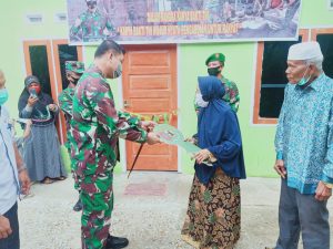 Selesai di Rehab, Dandim 0313/Kpr Serahkan Kunci Secara Simbolis Rumah Tidak Layak Huni