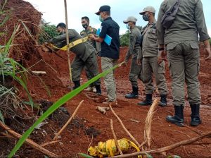 Sempat Dicopot, Satpol PP Kab. Bogor Kembali Lakukan Penyegelan Lokasi Galian