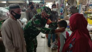 Tim Gabungan Masuk Pasar Ajak Warga Pakai Masker
