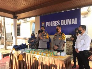 2 Kurir Narkoba Ditangkap Polres Dumai Dengan BB 23 Kg Shabu dan Pil Ekstasi 19.937 Butir