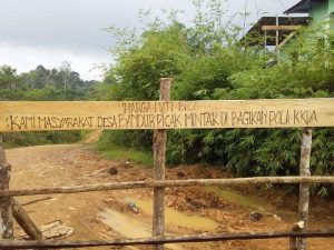 Pola KKPA Tak Kunjung Dibagikan, Warga Bandur Picak Blokade Jalan Menuju PT. KTBM