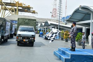 Kasal Lepas Dua Puluh Tiga Truk Bantuan Sosial “TNI AL Peduli dan Berbagi” 
