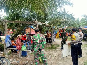 Sukseskan TMMD Ke-110 , Koramil 14/Kepenuhan Bersama Polsek Rutin Gelar Razia Masker