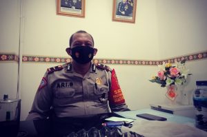 Cegah Penyebaran Covid-19, Petugas Satpas 1221 Pasar Segar Lakukan Operasi Prokes