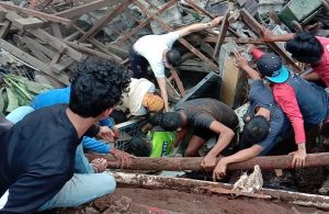 Pos Lantas di Simpang Depok Roboh, Petugas Alami Luka Ringan