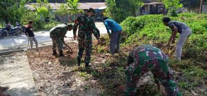 Dukung Kegiatan TMMD Ke- 110 Anggota Koramil 09/Langgam Lakukan Goro Bersama Warga