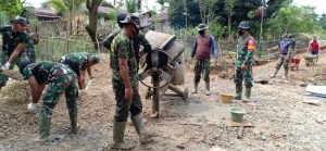 Satgas TMMD Ke- 110 Melaksanakan Pembuatan Drainase Bersama Masyarakat Koto Ruang
