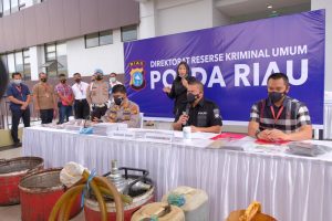 Polda Riau Gulung Pelaku Kencing Solar, Libatkan Operator Feeling Set di TBBM Pertamina Dumai
