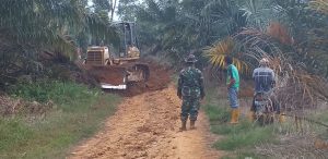 Awasi Serta Maksimalkan Alat Berat Guna Mendukung Percepatan Tugas Satgas TMMD ke-110 Kodim 0313 KPR