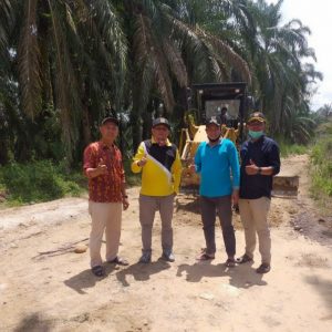 Jalan Dusun IV Pilar Desa Sibiruang Diperbaiki PT. Padasa Enam Utama Kokar, Kades Sibiruang Ucapkan Terima Kasih