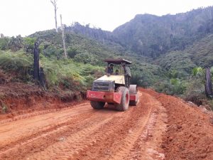 Jalan Baru Yang di Buka Satgas TMMD Ke-110 Kodim 0313 /KPR Mulai Proses Pengerasan