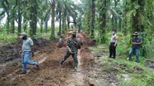 Satgas TMMD Ke- 110 Kodim 0313 /KPR Optimalkan Pengerjaan Jalan di Ujung Batu Timur