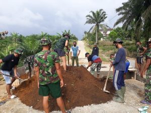 Satgas TMMD Ke- 110 Kodim 0313/ KPR Terus Gesa Pengerjaan Box Culvert di Desa Bencah Kusuma