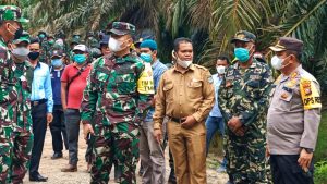 Berbaur Dengan Warga, Waaster Kasad Tinjau TMMD Ke- 110 Yang Dilaksanakan di Rohul