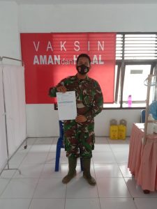 Personil Satgas TMMD Ke-110 Sukseskan Vaksinasi Covid-19 Tahap II di Puskesmas Ujung Batu