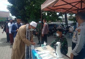 Petugas Gabungan Pastikan Penerapan Prokes saat Pemakaman Habib Musthofa Bin Jafar Assegaf