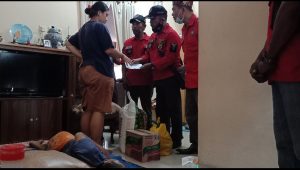 Tangis Haru Warnai Penyerahan Bantuan Ormas PBB PAC Cipayung ke Warga