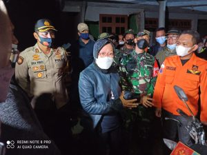 Tak Kenal Lelah, Usai Tinjau Banjir Bandang NTT Risma langsung Bertolak ke Malang 