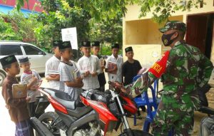 Sambut Ramadhan, Sertu Ismansyah Komsos dengan Santri
