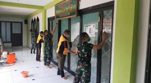 Danramil 03/Sukmajaya bersama Kapolsek dan Camat Bersihkan Masjid