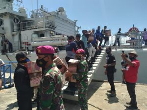 TNI AL Terus Mengerahkan Kapal Perang Bantu Angkut Bantuan Ke NTT