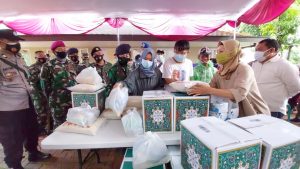 TNI AL Peduli Serahkan 800 Paket Sembako