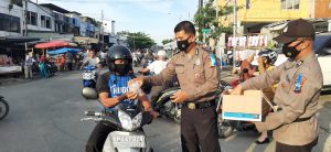 Polres Kampar Kembali Bagikan Takjil Gratis Untuk Masyarakat Jelang Buka Puasa