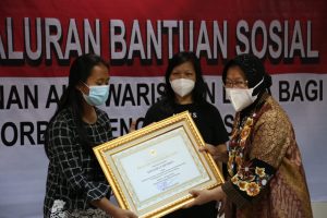 Guru Korban KKB di Papua mendapat Penghargaan dari Kemensos