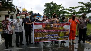 Tim Gabungan TNI-POLRI dan Pemda Lakukan Penyemprotan Disinfektan di Kota Pangkalan Kerinci