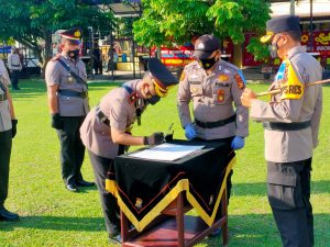 Kapolres Kampar Pimpin Upacara Sertijab Waka Polres, Kabag Ops dan Kapolsek Kampar
