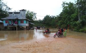 Babinsa Koramil 04/PKL Kuras Pantau Luapan Air Sungai Nilo