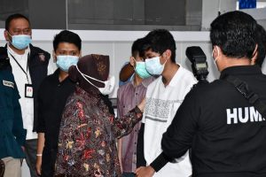 Beri Dukungan Moril, Menko PMK dan Menteri Sosial Kunjungi Keluarga KRI Nanggala-402
