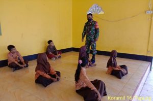 Ajarkan Bela Negara, Serka R. Simbolon Babinsa Koramil 16/Tapung Berikan Wasbang Kepada Pramuka