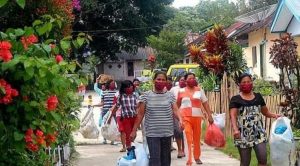 Perekonomian Keluarga Penerima Manfaat di Toba berkat Bank Sampah
