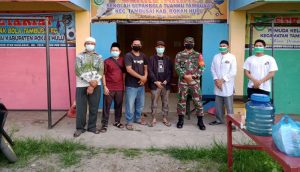 Babinsa Koramil 11/ Tambusai Hadiri Acara Pembagian Takjil Kepada Anak-Anak Yatim dan Buka Puasa Bersama