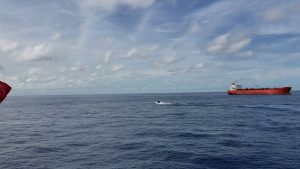 KRI John Lie Bantu Evakuasi ABK Kapal Berbendera Singapura