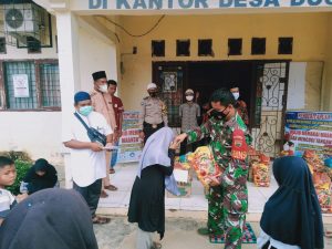 Babinsa dan Bhabinkamtibmas Bersama Pemdes Bagikan Santunan Anak Yatim