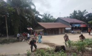 Serka Hendri Simamora Gotong -Royong Bersama Warga Binaan