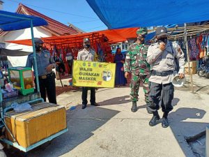 Babinsa Koramil 14/Kepenuhan Himbau Warga Tertibkan Diri Terapkan Protokol Kesehatan