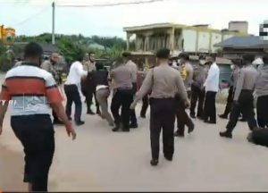 Berkat Kesigapan Aparat Kepolisian, Bentrokan 2 Kelompok Buruh di Tapung Hulu Berhasil Diredam