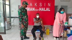 Warakawuri, Purnawirawan TNI dan Istri Prajurit Terima Vaksin AstraZeneca
