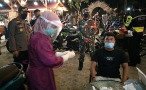 Pengunjung Cafe Sultan di Tes Anti Gen Saat Terjaring Operasi Yustisi Oleh Tim Gabungan