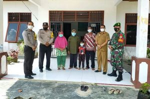 Babinsa Bersama Babhinkamtibmas Pantau Pelaksanaan Vaksinasi Covid-19