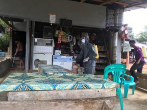 Satgas Pamtas Yonif Mekanis 643/Wns Desinfeksi Sejumlah Tempat Ibadah, Ruang Publik dan Rumah Warga