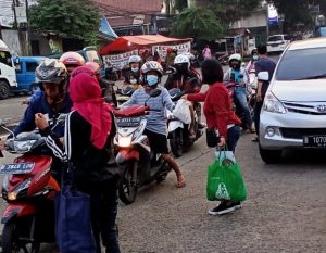 Tak Kenal Lelah, Komunitas Aksi Jumat Berkah (AJB) kembali Berbagi 
