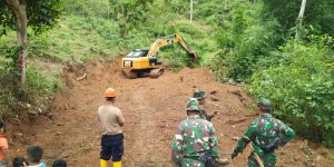 Pra TMMD Ke-111 Kodim 0306/ 50 Kota Buka Jalan Antara Jorong Talang Dengan Nagari Maek