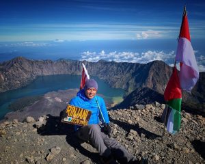 Perwira TNI AL Finisher Pertama Unsur TNI/Polri “Sembalun Seven Summits”
