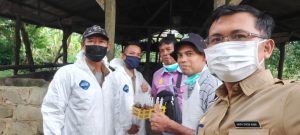 Antisipasi Penyakit Hewan Menular, Tim Keswan Bintan Ambil Sample Darah