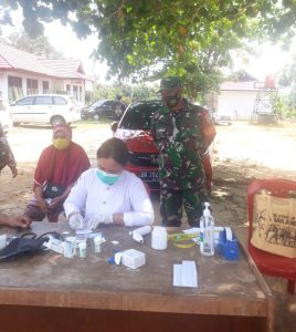 Babinsa Koramil 08/Tandun Dampingi Vaksinasi Covid-19 di Desa Kabun