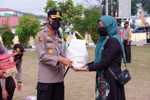 Polres Kampar Hari ini Gelar Baksos Serentak, Bagikan 1000 Paket Sembako Untuk Masyarakat